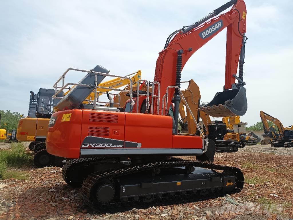 Doosan DX 300 Bandgrävare