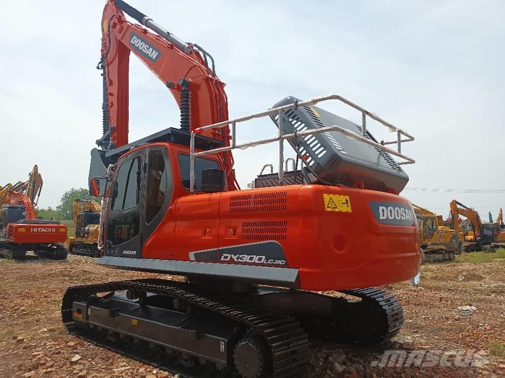 Doosan DX 300 Bandgrävare