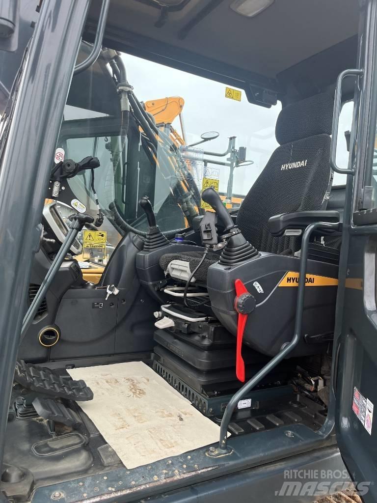Hyundai HX 220 Bandgrävare