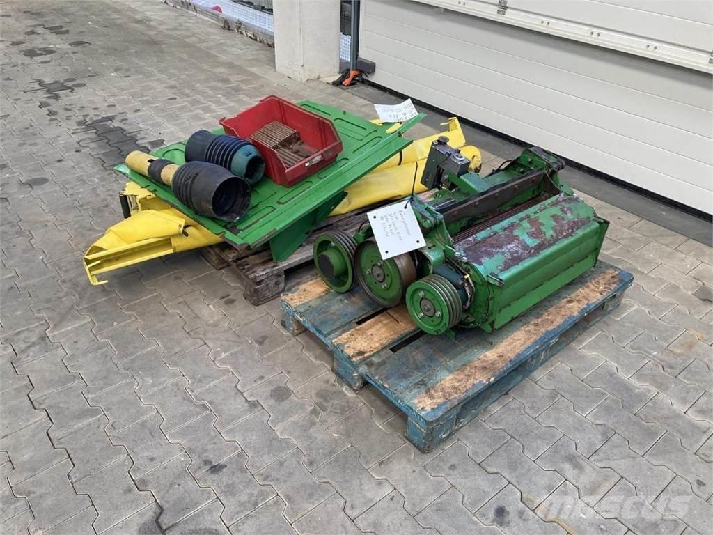 John Deere 8300 Självgående fälthackar