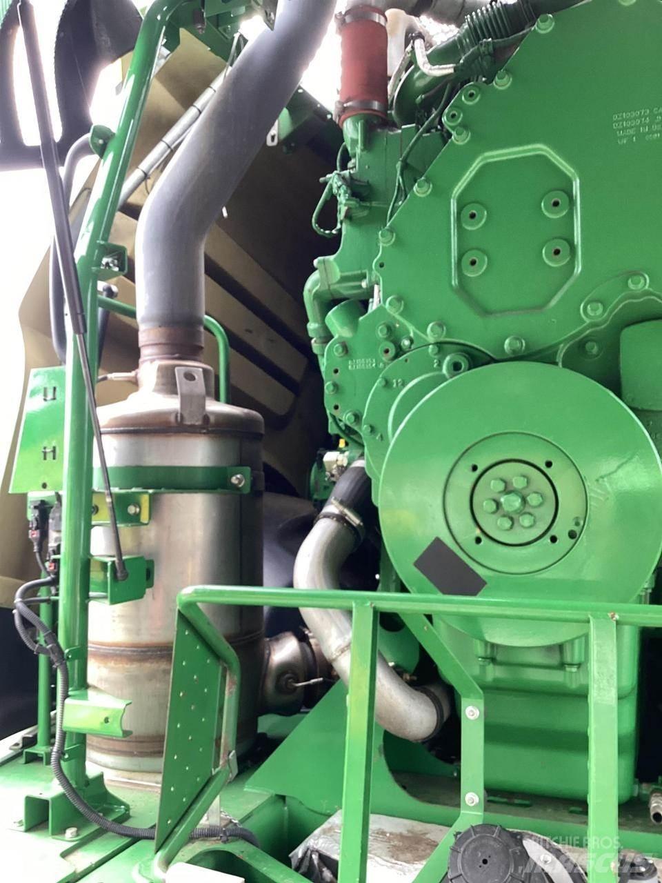 John Deere 8300 Självgående fälthackar