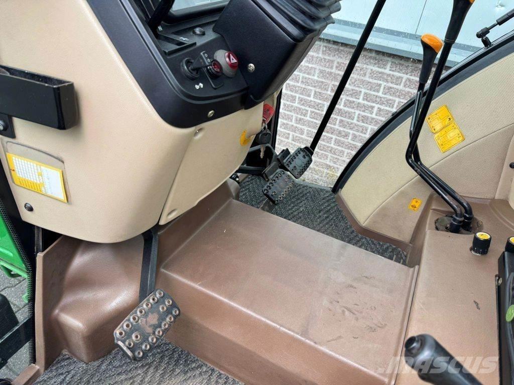 John Deere 5215 Traktorer