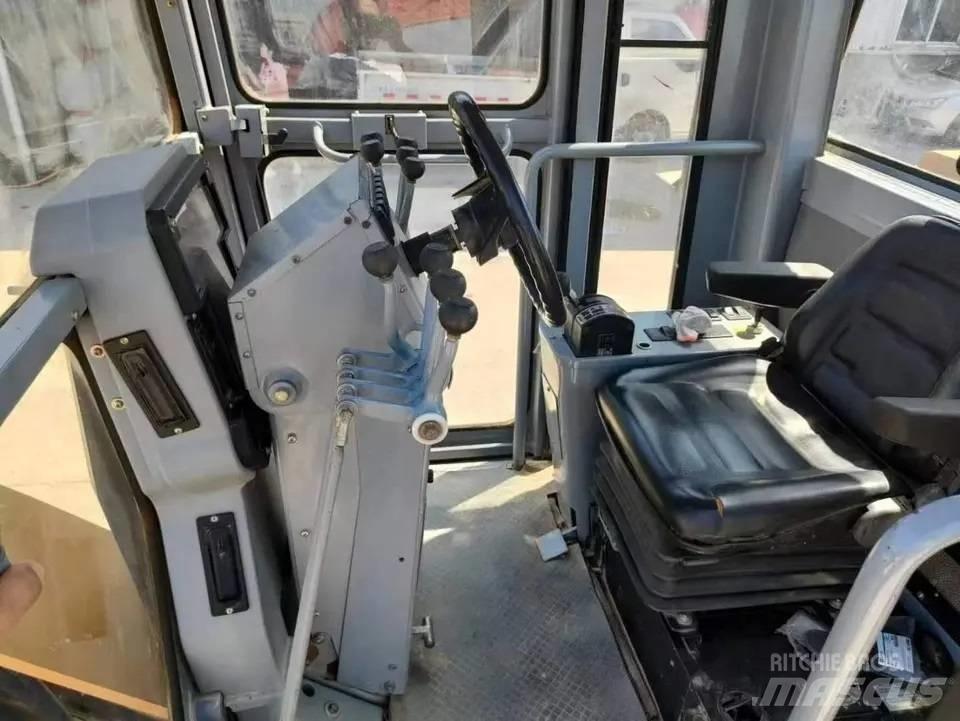CAT 140 K Väghyvlar