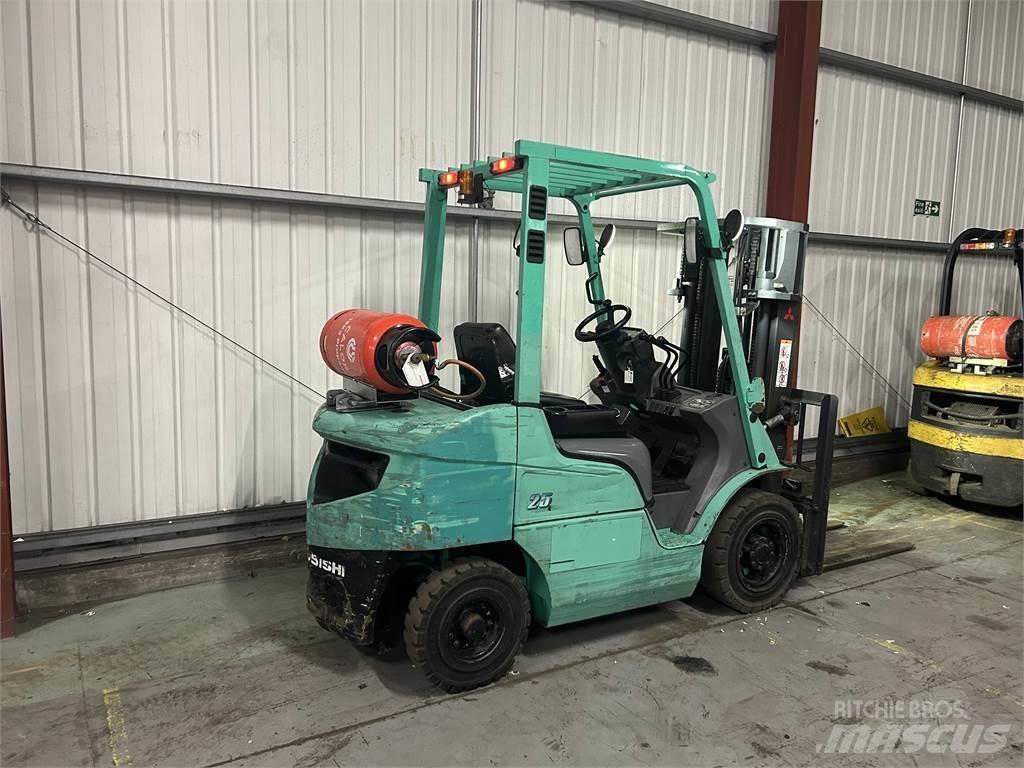 Mitsubishi FG25NT Gasolmotviktstruckar
