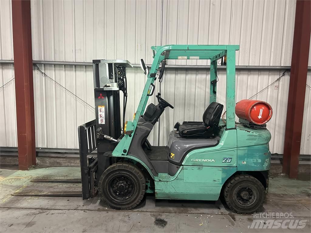 Mitsubishi FG25NT Gasolmotviktstruckar