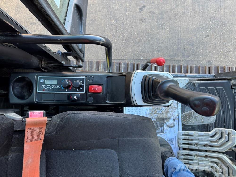 JCB JS130LC Bandgrävare