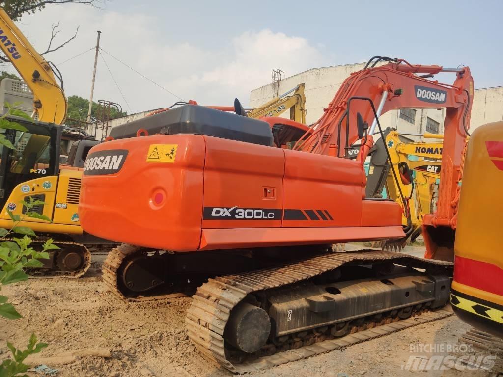 Doosan DX 300 Bandgrävare