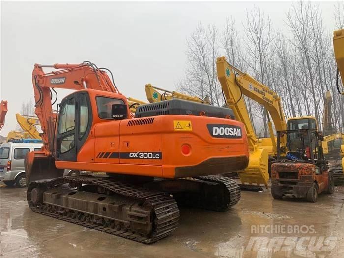 Doosan DX 300 Bandgrävare