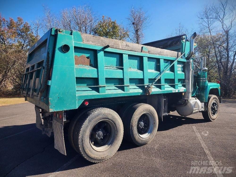 Mack 690S Tippbilar