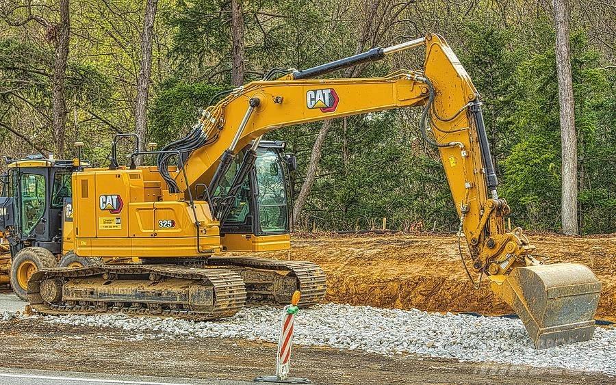 CAT CAT325 Midigrävmaskiner 7t - 12t