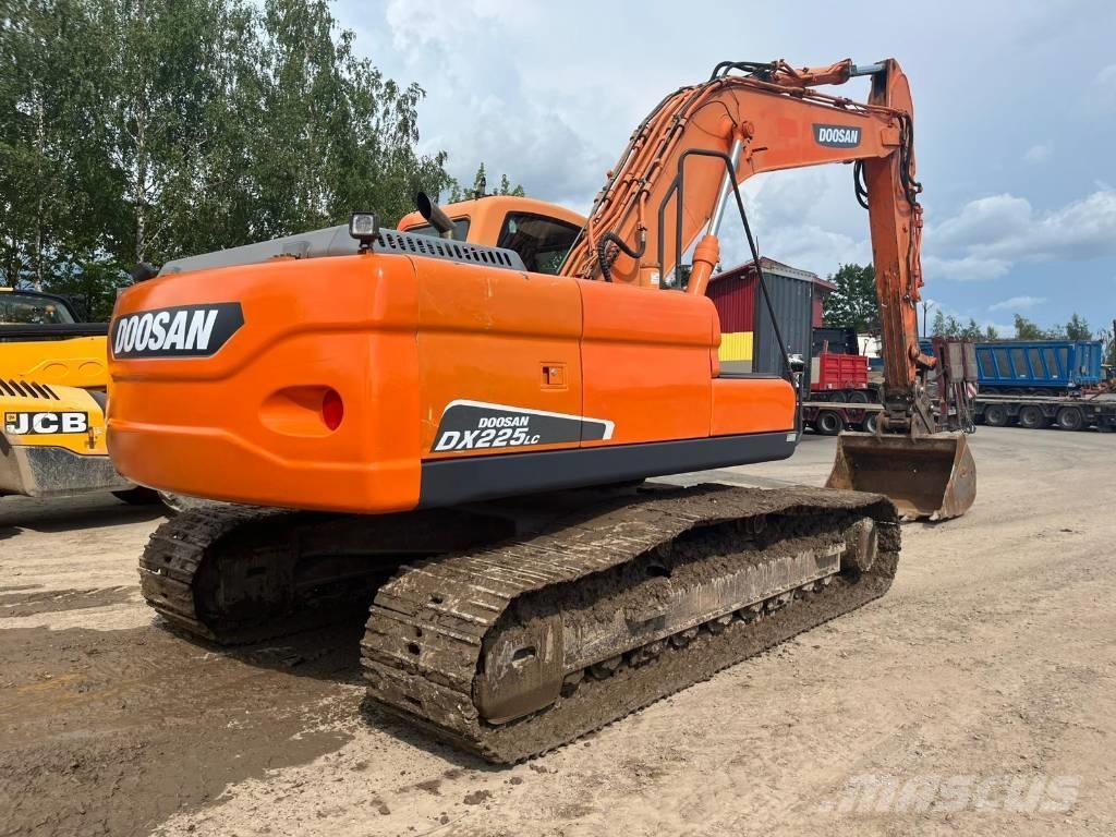 Doosan DX 225 LC Bandgrävare