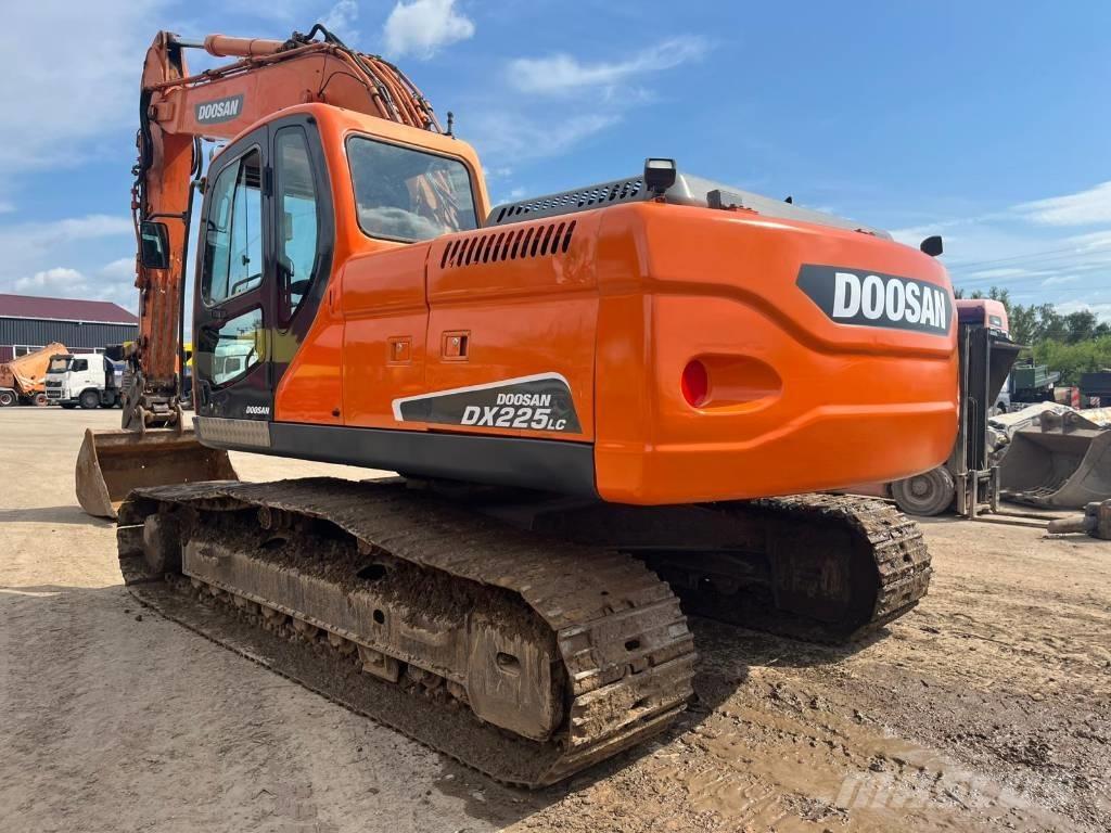 Doosan DX 225 LC Bandgrävare
