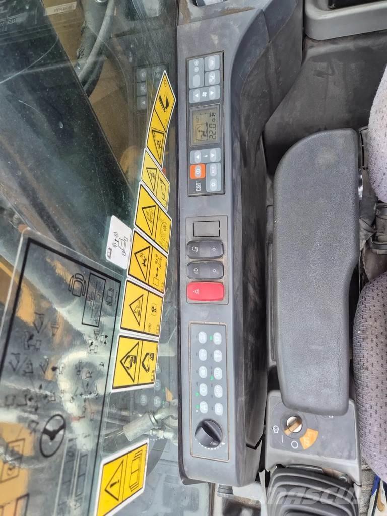 CAT M 318 F Hjulgrävare