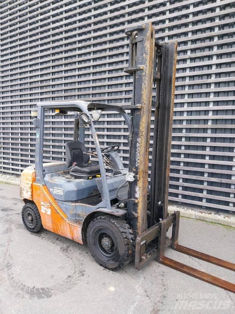 Toyota 25 Dieselmotviktstruckar