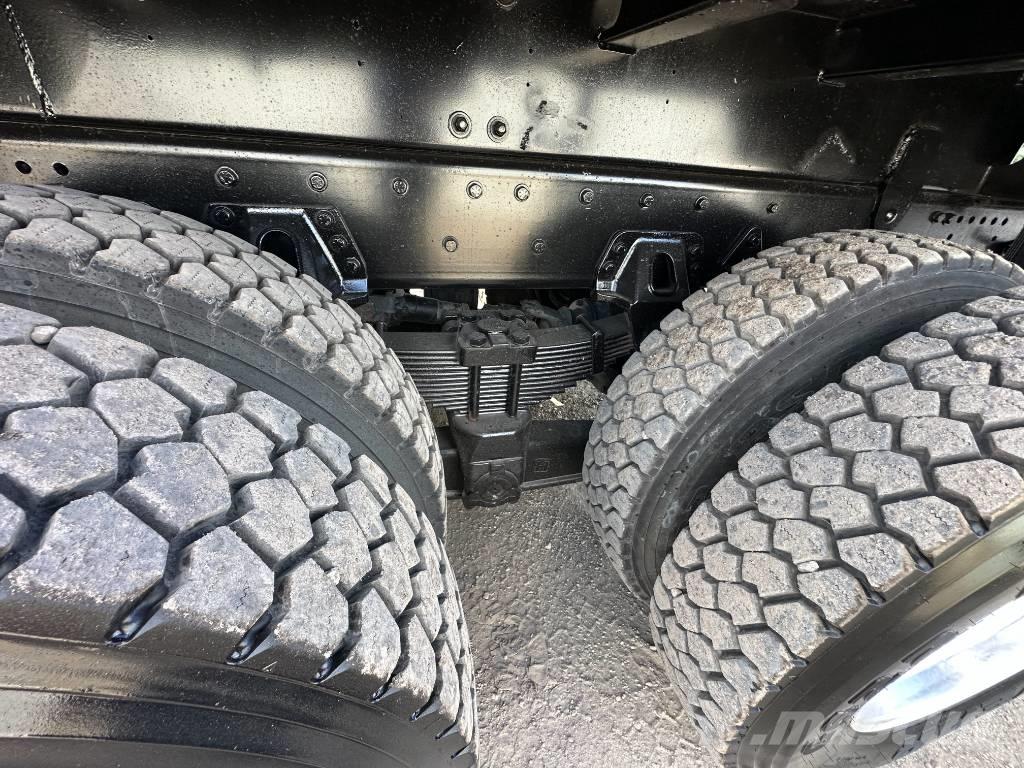 Freightliner 114 SD Slamsugningsbil