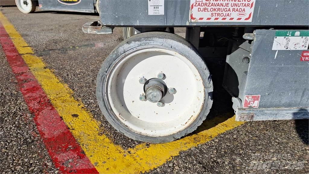SkyJack SJIII4620 Saxliftar