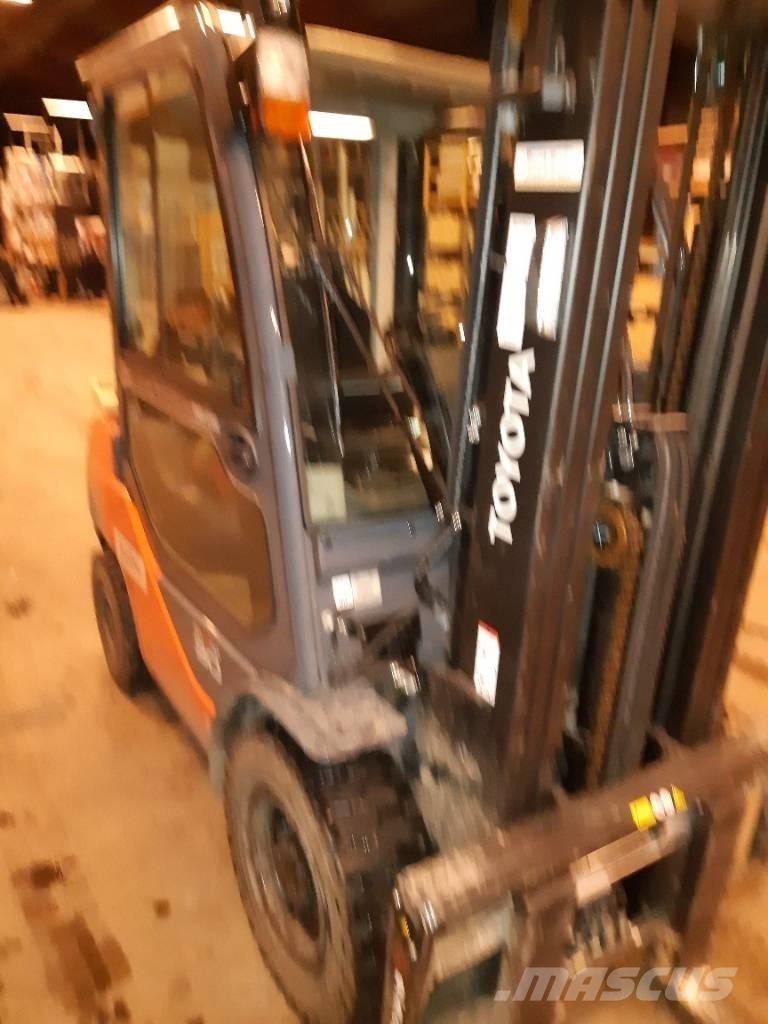 Toyota 02-8FDF30 Dieselmotviktstruckar