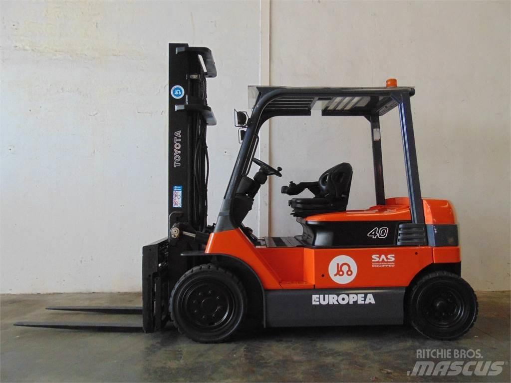 Toyota 7FBMF40 Elmotviktstruckar
