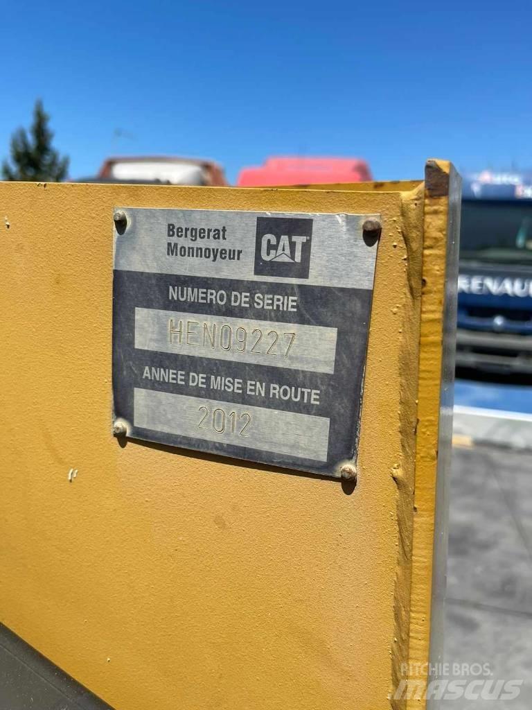 CAT 236 B Kompaktlastare
