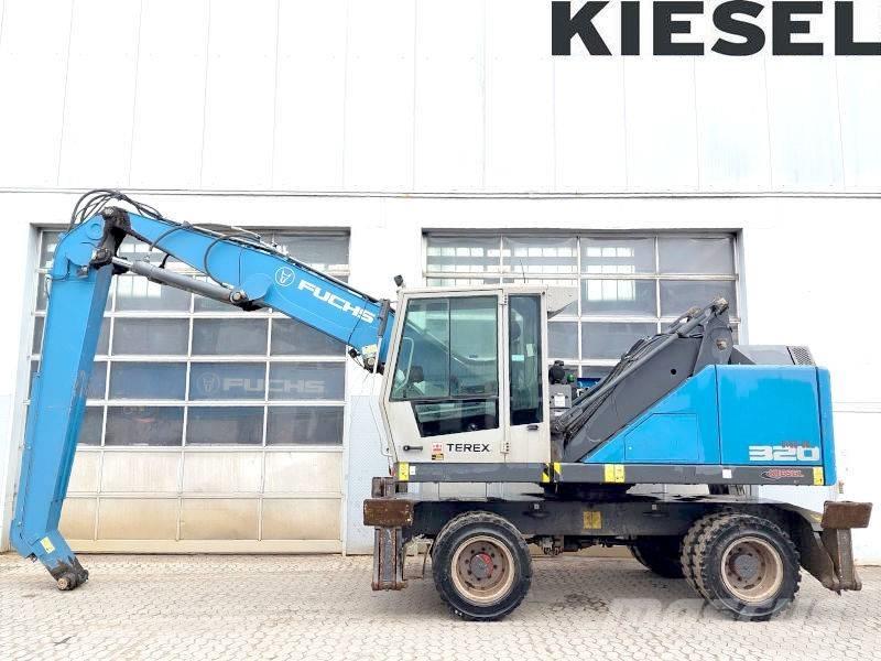 Fuchs MHL 320 F Avfalls / industri hantering