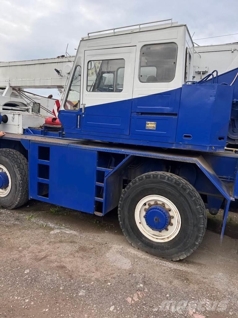 Tadano AR 300E Kranbilar