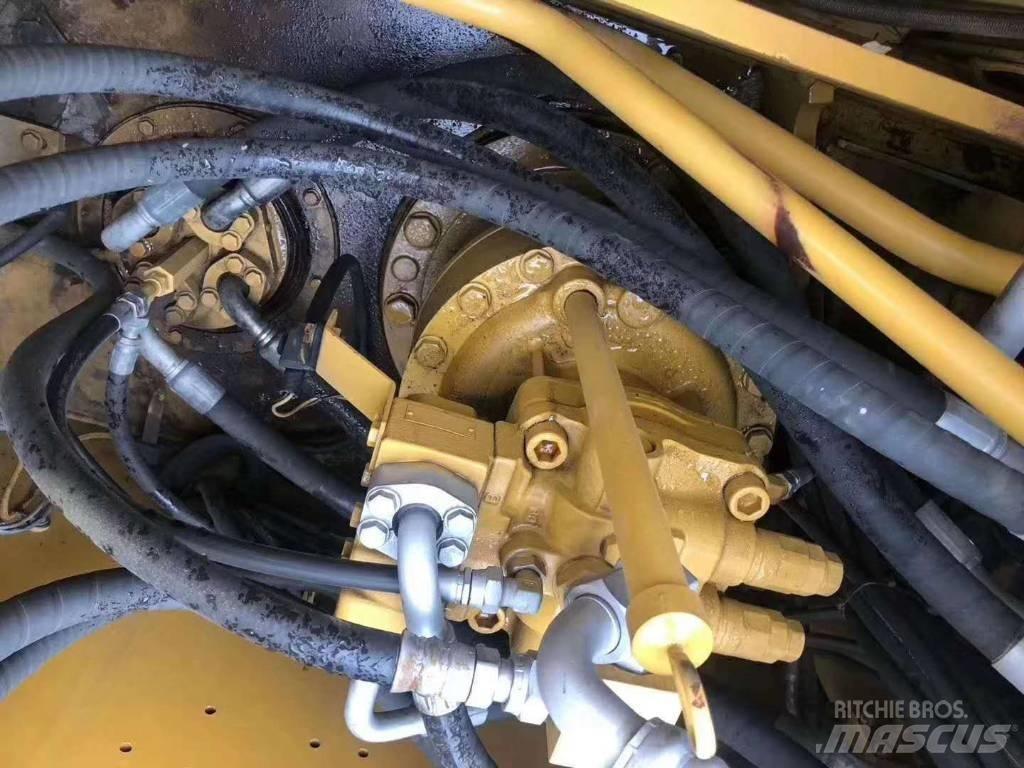 CAT 323 D Bandgrävare