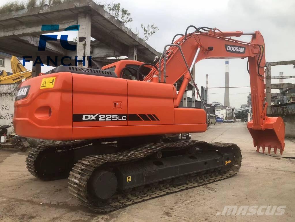 Doosan DX 225 LC Bandgrävare