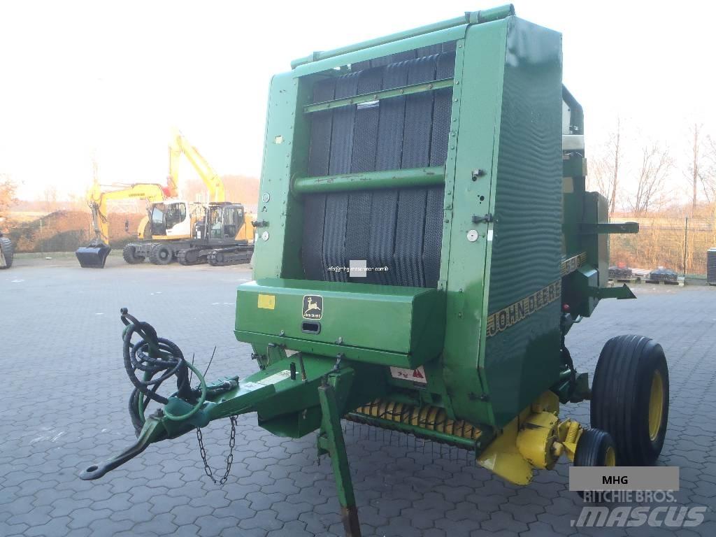 John Deere 590 Rundbalspressar