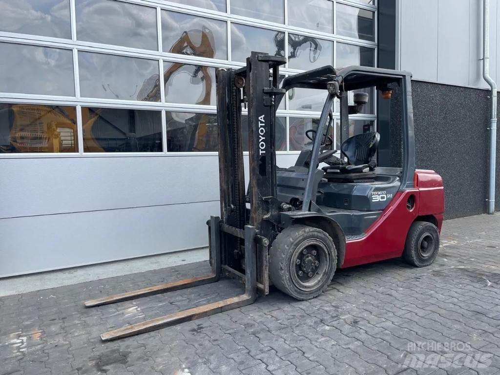Toyota 02-8DF30 Övriga motviktstruckar
