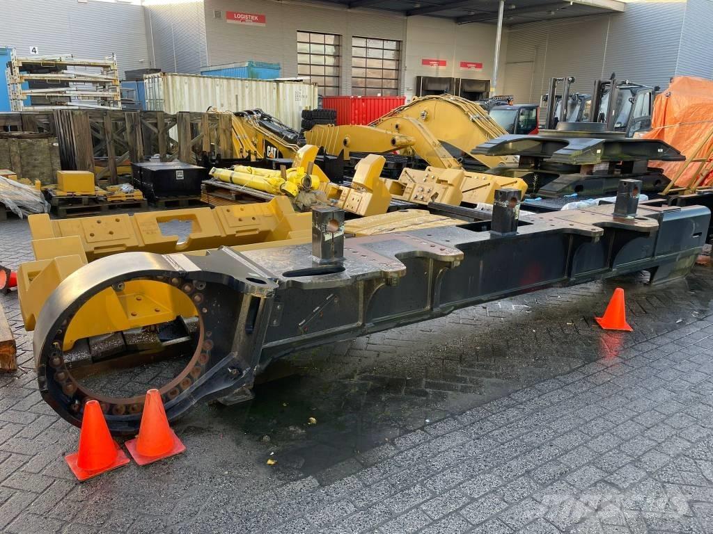CAT 390 F L Chassi och upphängning