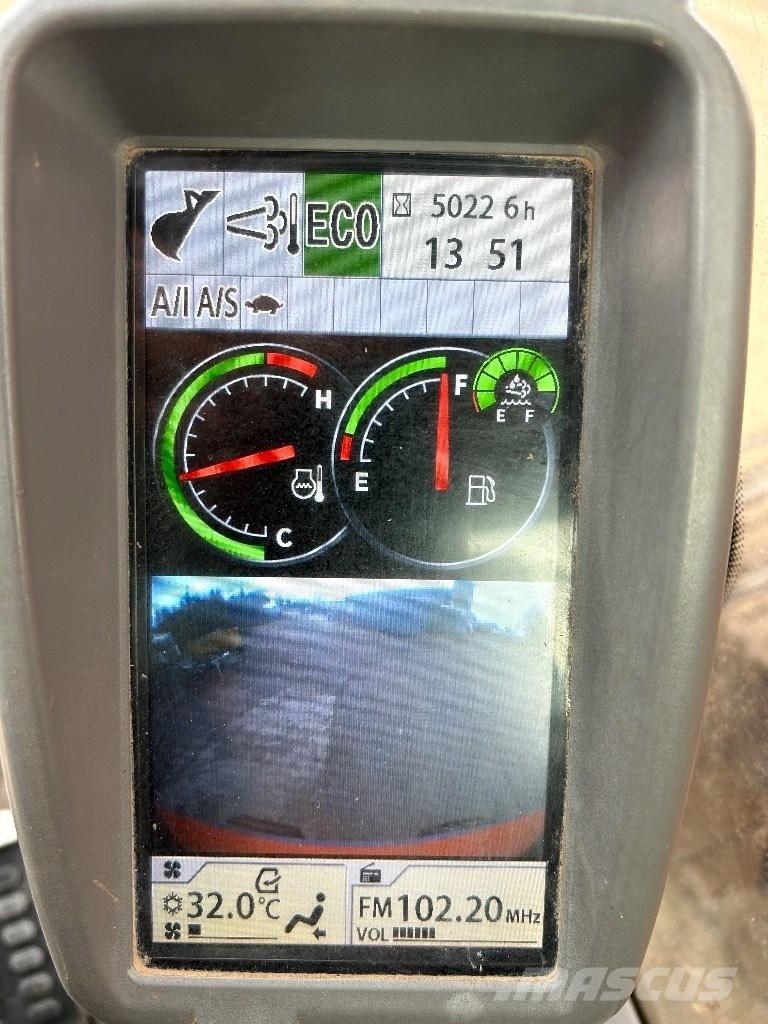 Hitachi ZX 135 US-6 Bandgrävare