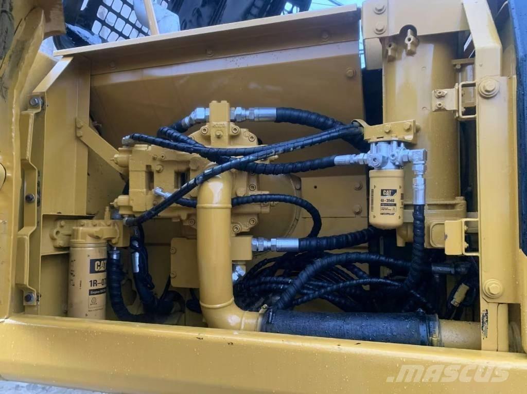 CAT 325 B L Bandgrävare