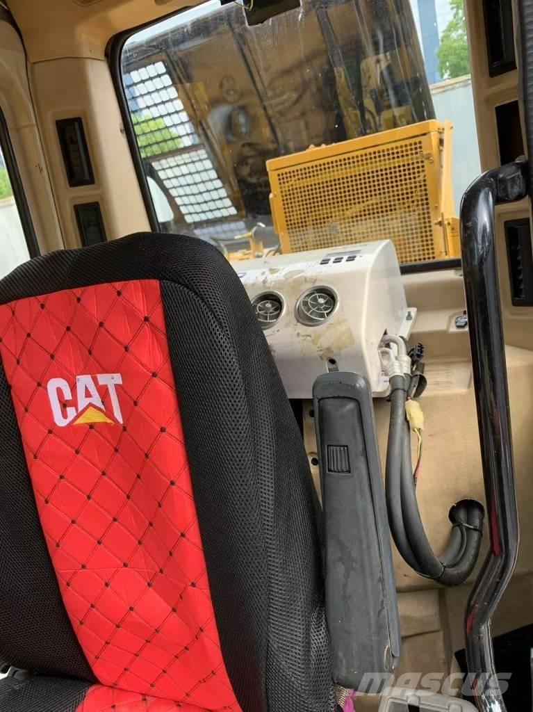 CAT 325 B L Bandgrävare