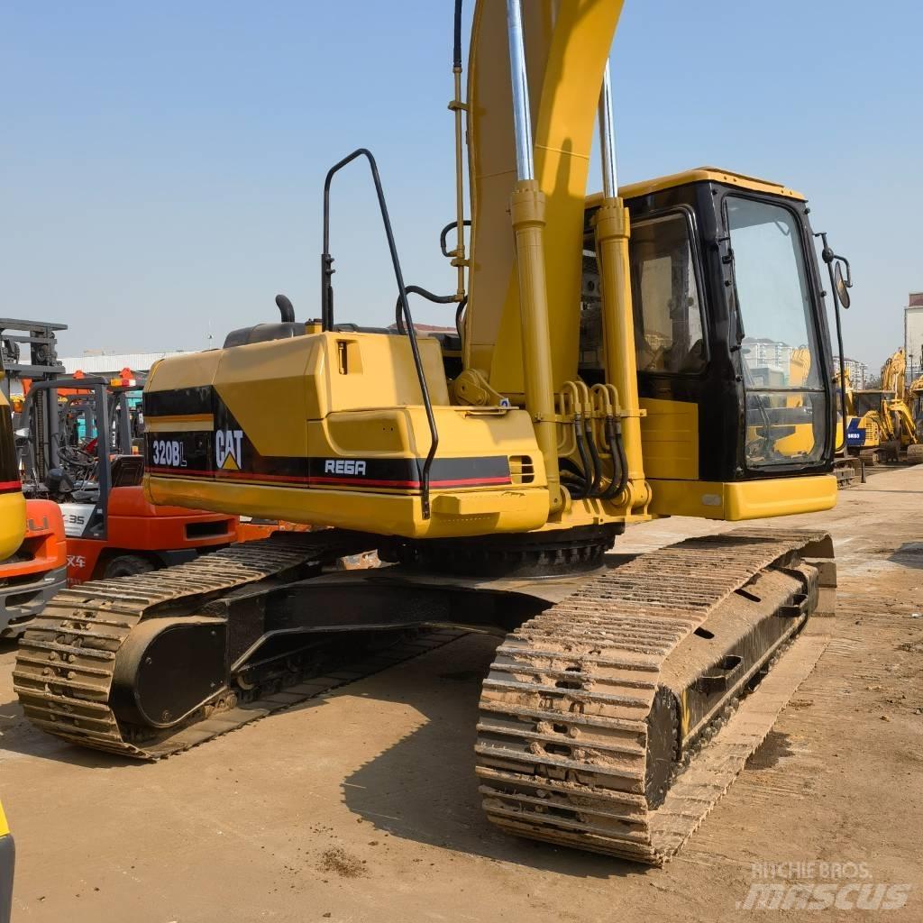 CAT 320 B L Bandgrävare