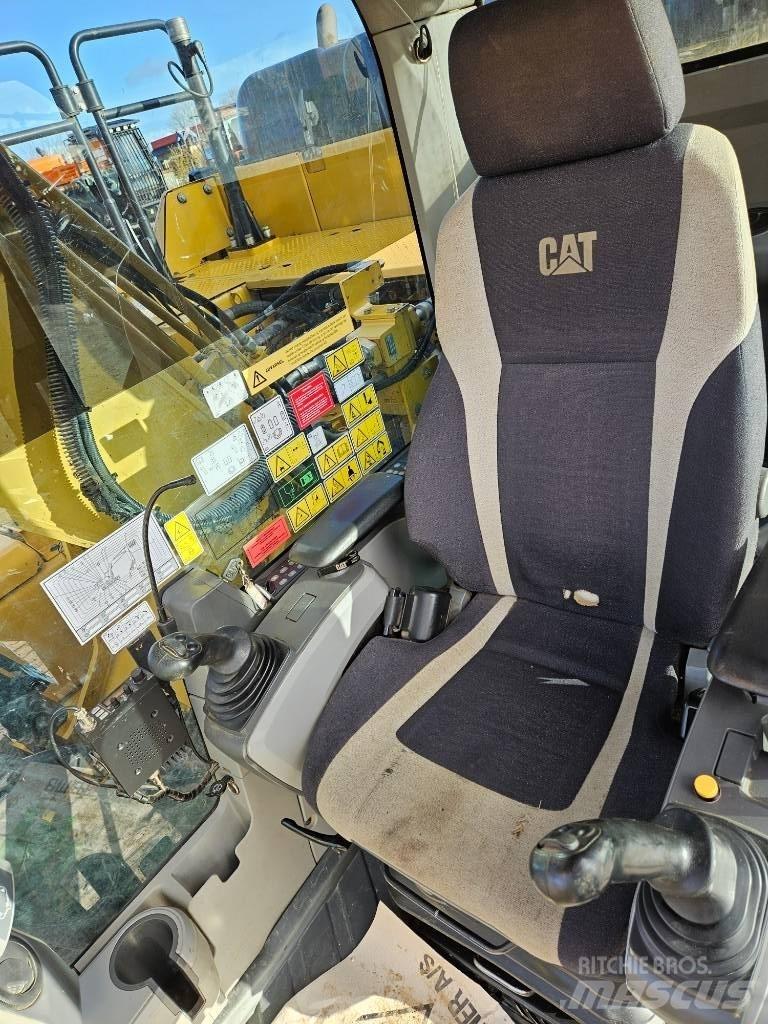 CAT 326 F L Bandgrävare