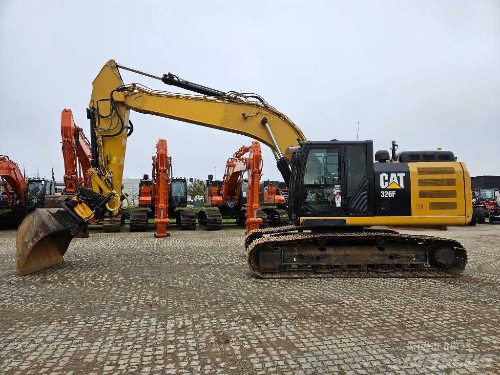 CAT 326 F L Bandgrävare