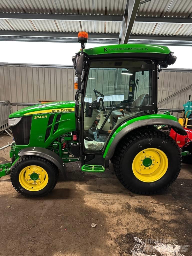 John Deere 3046 R Traktorer