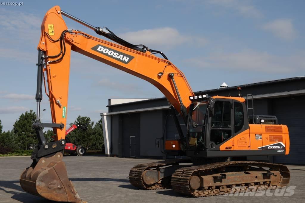 Doosan DX 225 LC-7 Bandgrävare