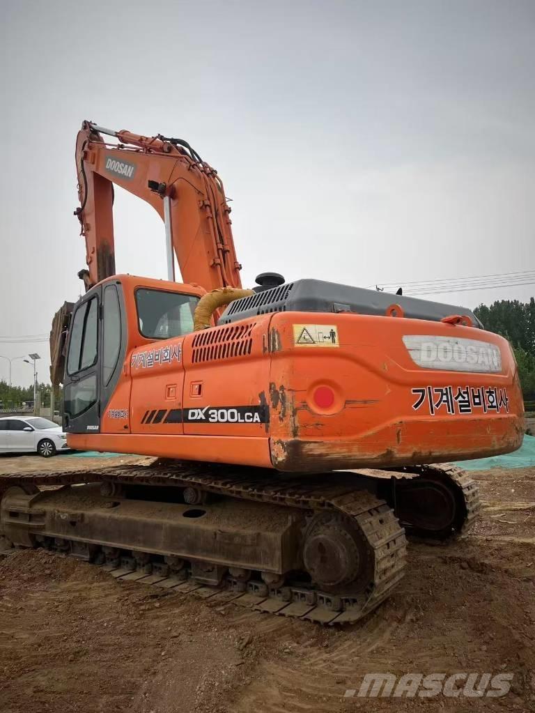 Doosan DX300LCA Bandgrävare