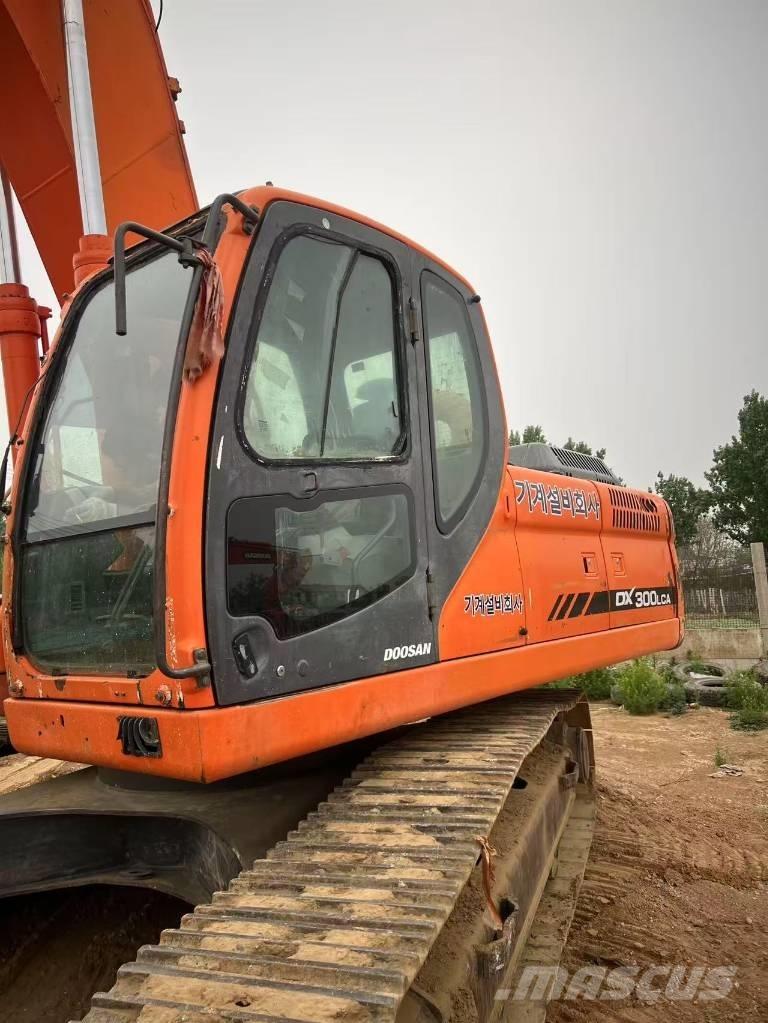 Doosan DX300LCA Bandgrävare