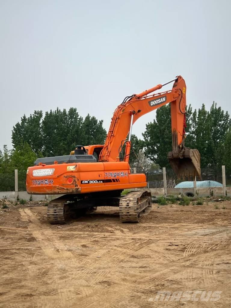 Doosan DX300LCA Bandgrävare