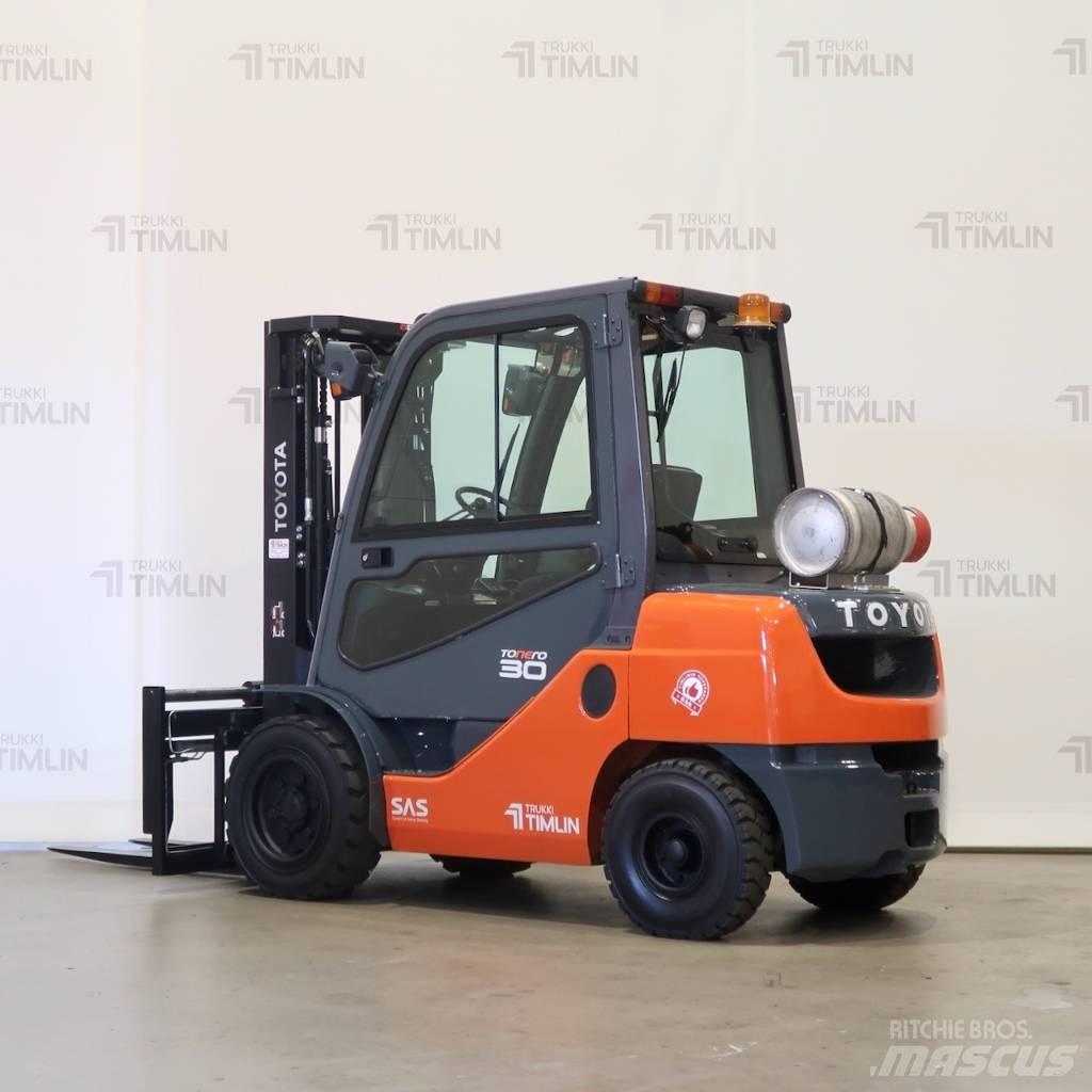 Toyota 02-8FGF30 Gasolmotviktstruckar