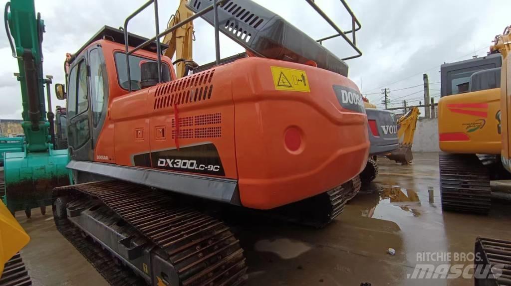 Doosan DX300 LC-9C Bandgrävare