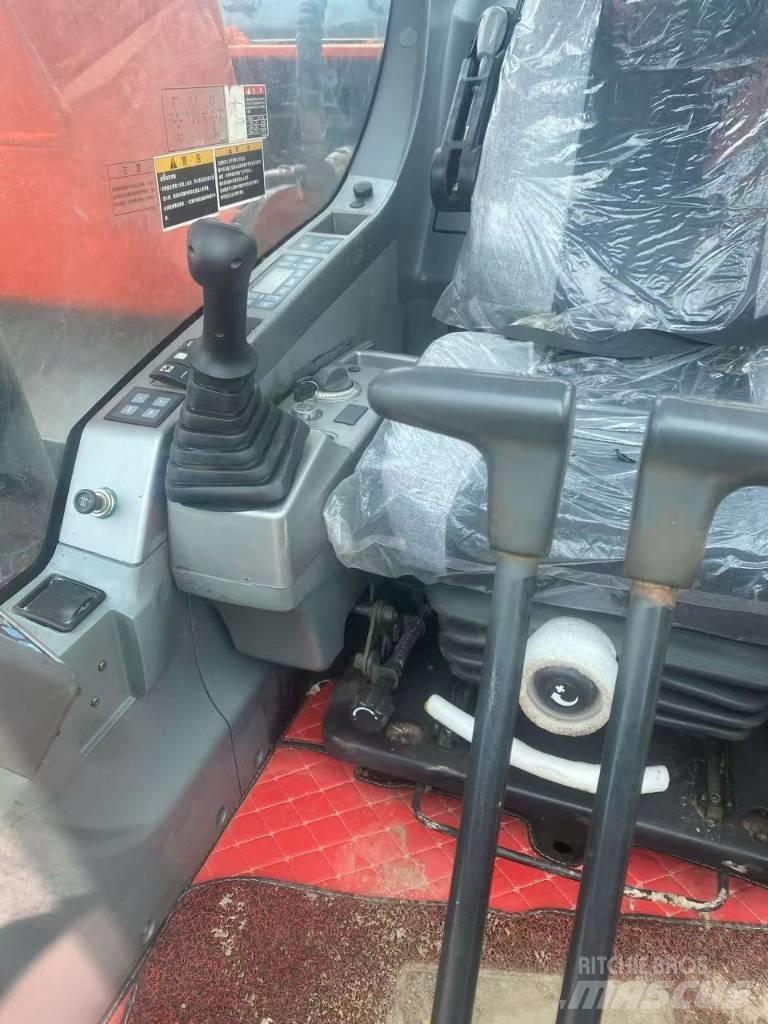Doosan DX 225 LC Bandgrävare