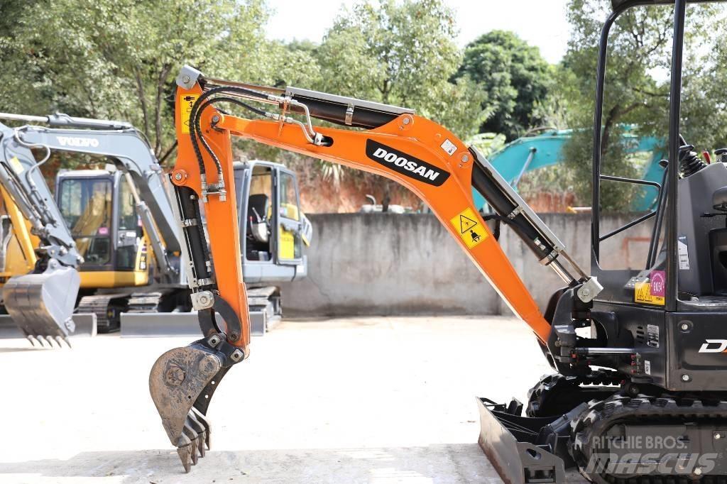 Doosan DX 17 Bandgrävare