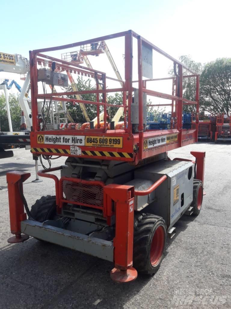 SkyJack SJ 6832 RT Saxliftar