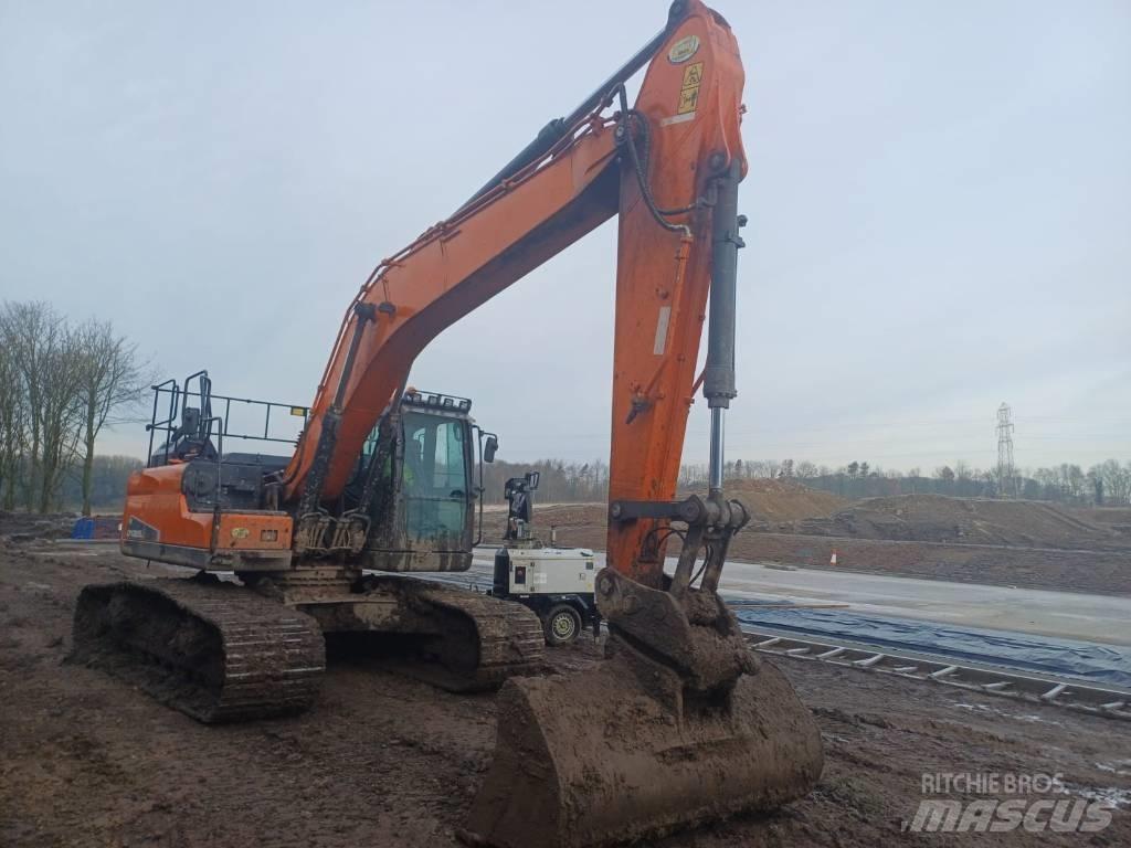 Doosan DX 225 LC-5 Bandgrävare