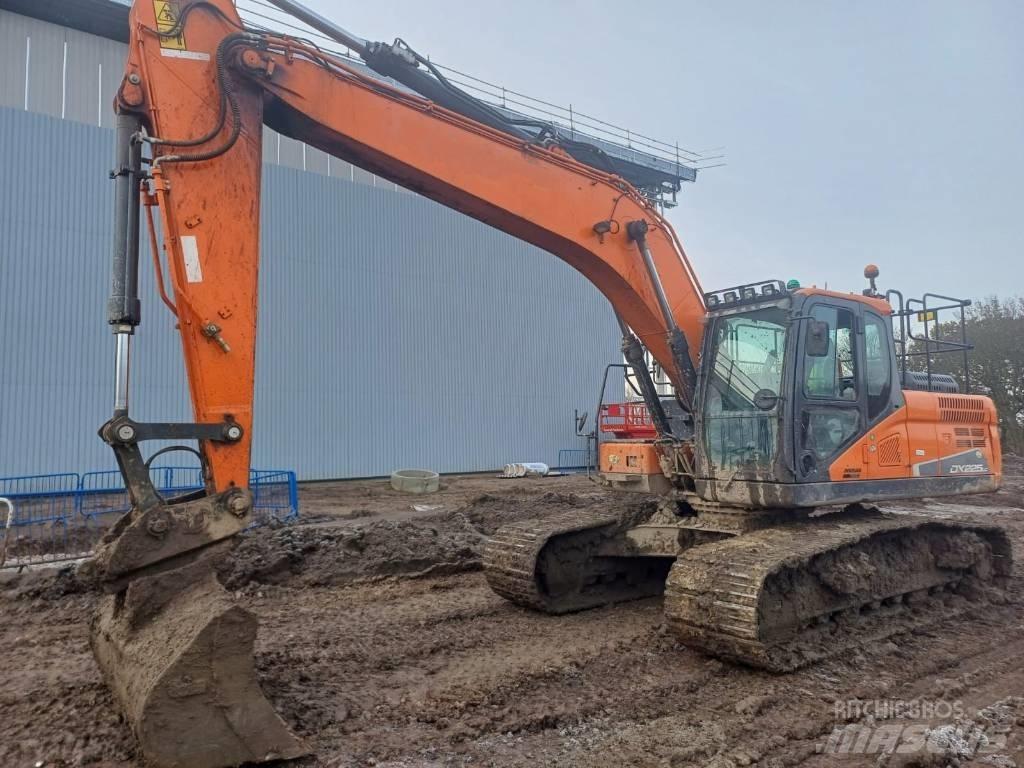 Doosan DX 225 LC-5 Bandgrävare
