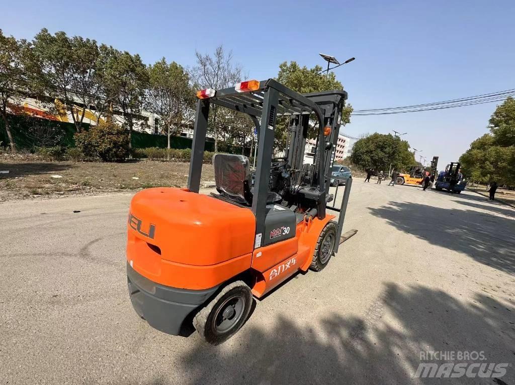 Heli CPC 30 Dieselmotviktstruckar