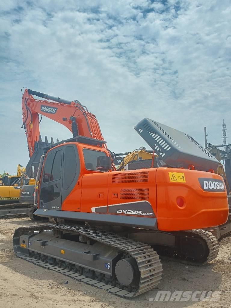 Doosan DX 225LC-9C Bandgrävare